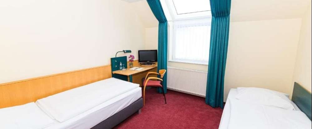  Dusche/WC Schreibtisch Direktwahl-Telefon Sat-TV Modemanschluss W-Lan Access-Point Radio Haarfön Nichtraucherzimmer