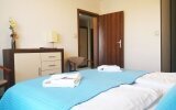 Wir bieten unseren Gästen 8 geräumige Zweizimmerappartaments mit einer Fläche von 48 m2. Jede Wohnung besteht aus einem Wohnzimmer mit Bad und einem Schlafzimmer mit Doppelbett.

Alle Wohnungen verfügen über ein Badezimmer und einen Balkon. Vom Balkon h