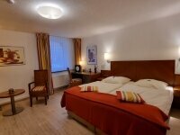 Behindertengerechtes Doppelzimmer, Quelle: (c) AKZENT Hotel Strandhalle Behindertengerechtes Doppelzimmer, Quelle: (c) AKZENT Hotel Strandhalle