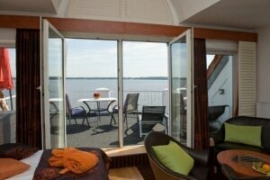 Doppelzimmer Exklusiv mit Terrasse zur Seeseite, Quelle: (c) Privathotels Dr. Lohbeck Seehotel Fährhaus