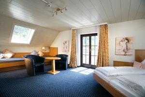 Doppelzimmer "Family" im Dachgeschoss mit Balkon, Quelle: (c) Hotel Waldblick