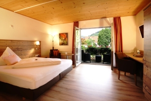 Doppelzimmer "Komfort" mit Balkon, Quelle: (c) Hotel Waldblick