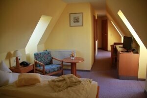 Doppelzimmer Mansarde mit Badewanne, Quelle: (c) Natur Hotel Lindenhof