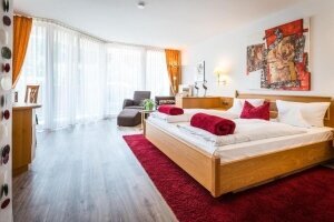 Doppelzimmer Typ 8 im Haus „Sonnenbühl“, Quelle: (c) Naturparkhotel Adler St. Roman