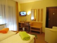 Dreibettzimmer, Quelle: (c) Flair Hotel & Gasthof am Selteltor Dreibettzimmer, Quelle: (c) Flair Hotel & Gasthof am Selteltor