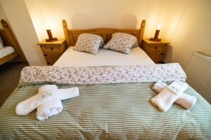 Dreibettzimmer Vildstejn - Innenhof des Schlosses, Quelle: (c) Pension Burg Wildstein