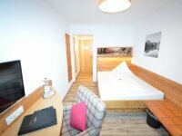 Einzelzimmer - französisches Bett -  mit Süd-Panoramabalkon, Quelle: (c) Naturhotel Cafe Waldesruhe