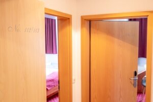 Familienzimmer mit Verbindungstür, Quelle: (c) AaRa Hotel