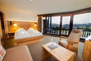 Kingsize-Zimmer Komfort Südseite, Quelle: (c) Vier Jahreszeiten am Schluchsee