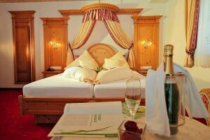 Romantik-Junior-Suite mit Whirlpoolbadewanne, Quelle: (c) Wellness-und Landhotel Prinz- Romantik & Wellness
