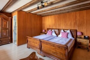 Standard Doppelzimmer mit Dusche/WC, Quelle: (c) Chalet-Hotel Lodge Merlischachen