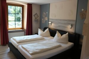 Standard-Zimmer mit Doppelbett & Balkon, Quelle: (c) Waldgasthaus am Schwarzenbruch