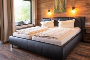 Superior-Design-Zimmer mit Balkon, Quelle: (c) Waldgasthaus am Schwarzenbruch Superior-Design-Zimmer mit Balkon, Quelle: (c) Waldgasthaus am Schwarzenbruch