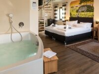 Themensuite im Gästehaus mit Sauna, Innenwhirlpool und nach Verfügbarkeit mit Wasserbett, Quelle: (c) Hotel Ziegelruh