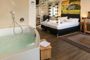 Themensuite im Gästehaus mit Sauna, Innenwhirlpool und nach Verfügbarkeit mit Wasserbett, Quelle: (c) Hotel Ziegelruh