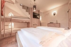 Turmzimmer-Vierbettzimmer, Quelle: (c) Mittelalterliches Hotel Arthus