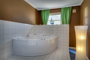 Suite mit Whirlpool & Wasserbett, Quelle: (c) Romantisches Geniesser Hotel Dübener Heide