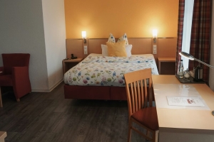 Einzelzimmer Deluxe mit Balkon, Quelle: (c) Steakhüsli Hotel-Restaurant