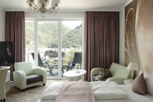 Deluxe-Doppelzimmer mit Wellnessdusche, Quelle: (c) Moselstern****Parkhotel 'Krähennest'