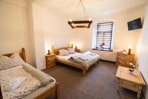 Dreibettzimmer Vildstejn - Innenhof des Schlosses, Quelle: (c) Pension Burg Wildstein