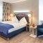Unsere Dreibettzimmer verfügen über ein Doppelbett und ein Schlafsofa für das Kind. , Quelle: Ringhotel Loews Merkur