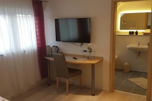 Doppelzimmer mit Klimaanlage, Quelle: (c) Steakhüsli Hotel-Restaurant