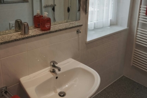 Einzelzimmer Deluxe mit Balkon, Quelle: (c) Steakhüsli Hotel-Restaurant