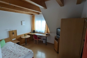 Einzelzimmer Standard mit Balkon, Quelle: (c) Steakhüsli Hotel-Restaurant