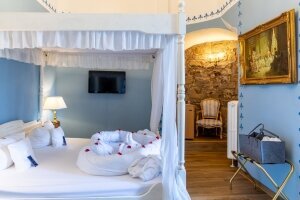 Doppelzimmer mit Himmelbett, Quelle: (c) Hotel Burg Trendelburg