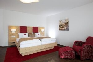 Junior Suite Typ 13 im Haus „Adlerhorst“, Quelle: (c) Naturparkhotel Adler St. Roman