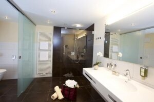 Junior Suite Typ 13 im Haus „Adlerhorst“, Quelle: (c) Naturparkhotel Adler St. Roman