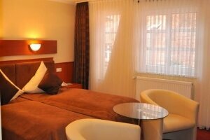 Komfort-Doppelzimmer mit Aufbettung Belegung mit 3 Personen), Quelle: (c) Schlosshotel Landstuhl