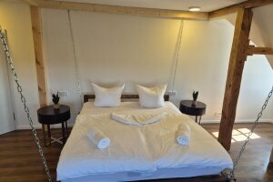 Schwebebett im Schloss, Quelle: (c) Schloss Krugsdorf Golf & Hotel