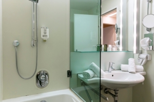 Vintage-Doppelzimmer mit Balkon, Quelle: (c) Pytloun Schlosshotel Weikersdorf