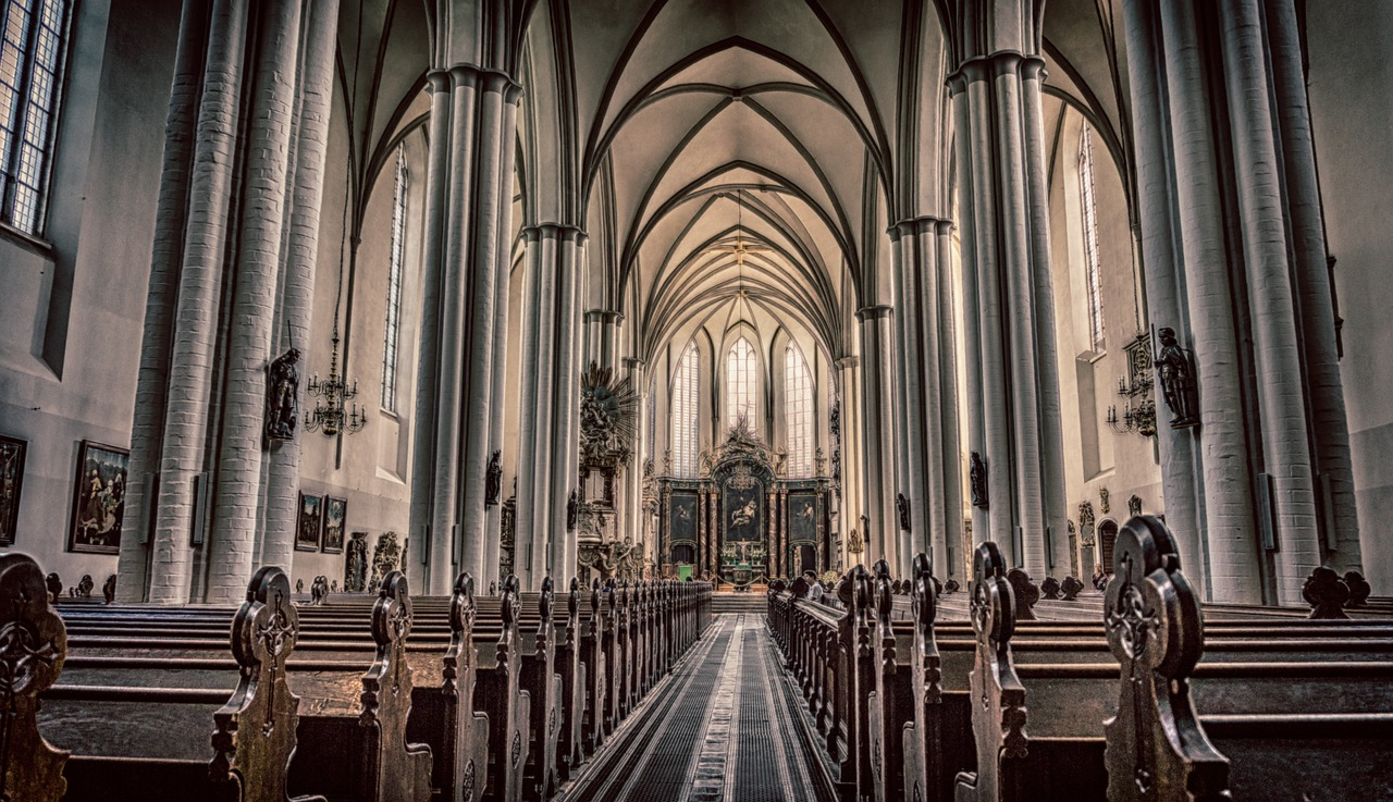 Zentrum von Straubing mit alter Stadtbrücke – Bayern, Deutschland