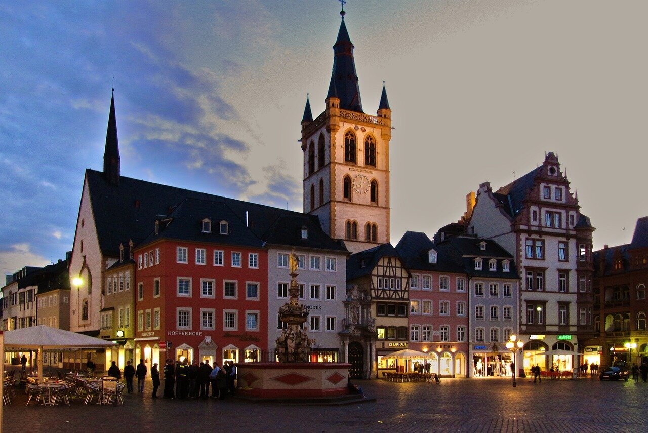 Rieslingtrauben und Mosel